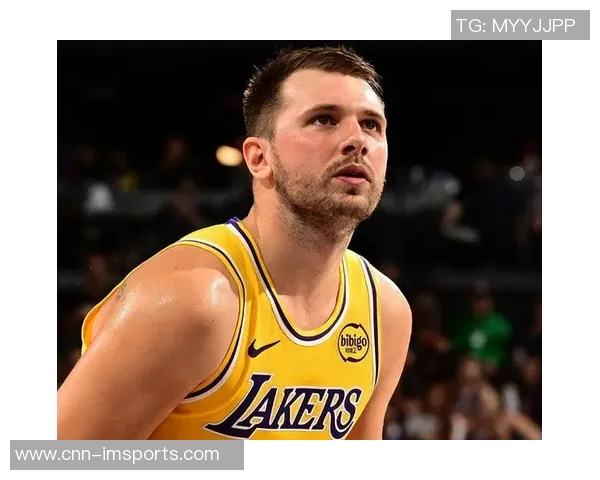 库里称赞库明加勇挑东契奇防守重任表现出色令人印象深刻 库里称赞库明加勇挑东契奇防守重任表现出色令人印象深刻