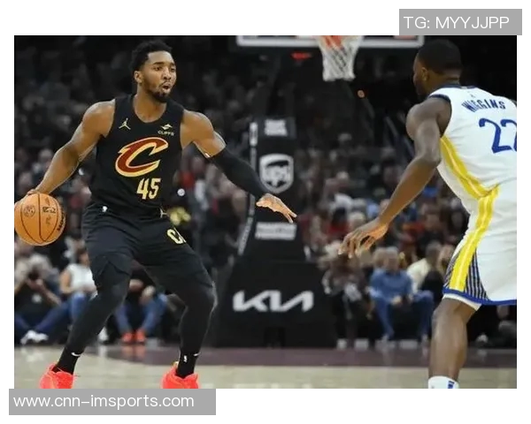 米切尔半场表现亮眼5中3贡献7分1板2助2断展现实力