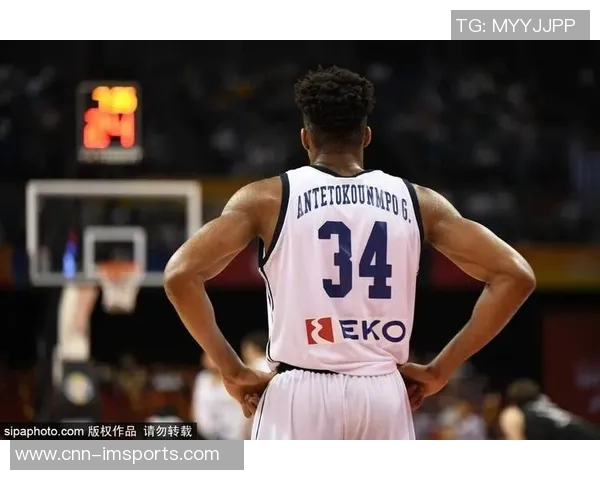 克尼佩尔第四节发力稍晚13投5中贡献14分4篮板3助攻三分球命中率不佳